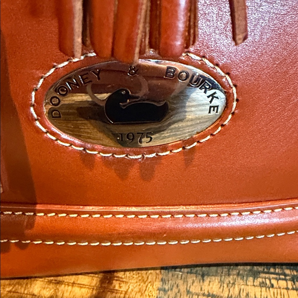 Sooner & Bourke Florentine Toscana Bucket Bag or Crossbody - Picture 5 of 7